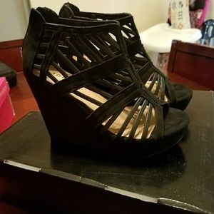Caged Torrid Wedges